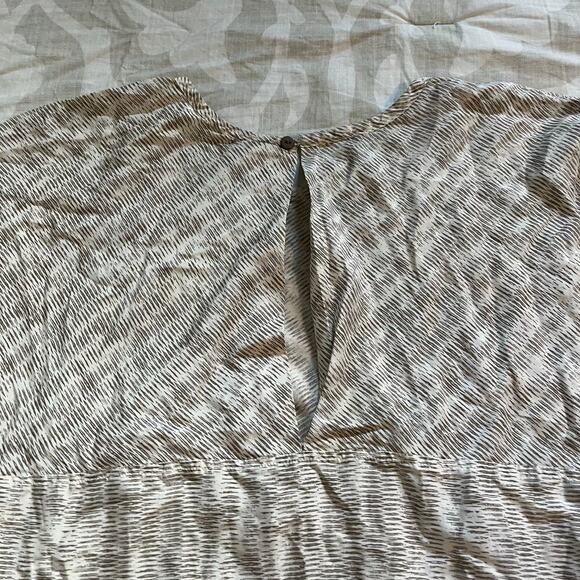 Loewe patterned silk top women’s size 8/40 keyhole button back - Picture 8 of 11